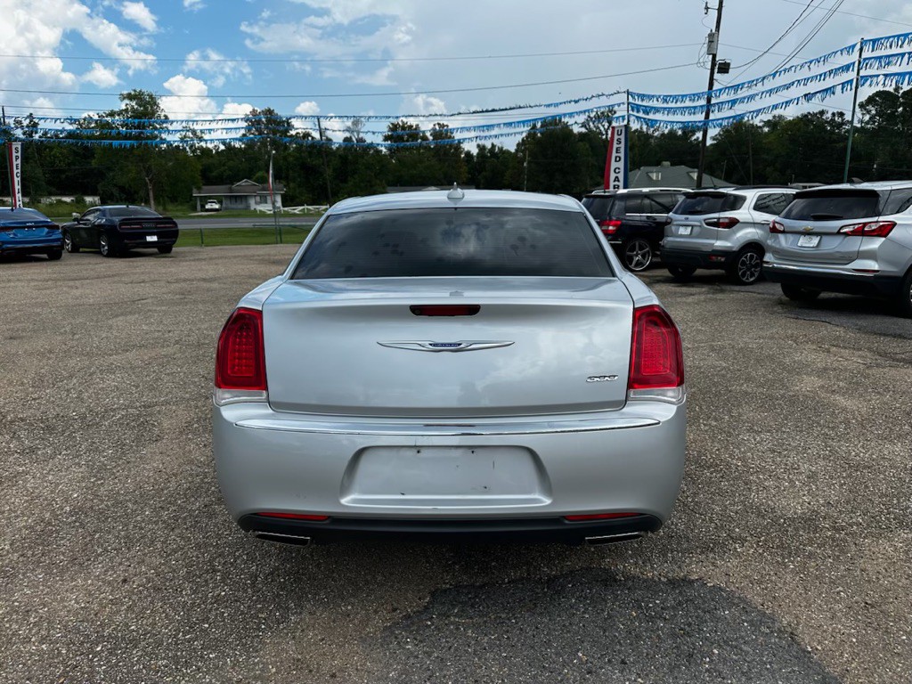 2020 Chrysler 300 Image 6