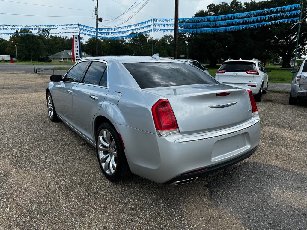2020 Chrysler 300 Image 7