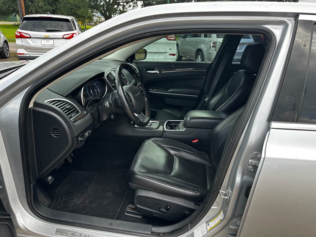 2020 Chrysler 300 Image 10