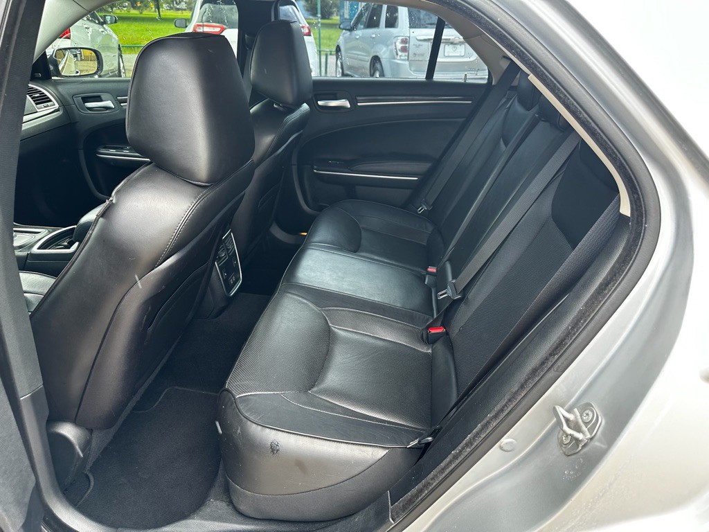 2020 Chrysler 300 Image 31