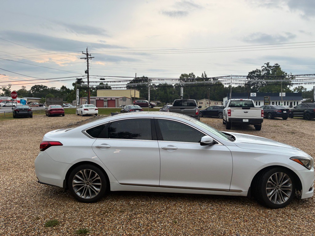 2015 Hyundai Genesis Image 4