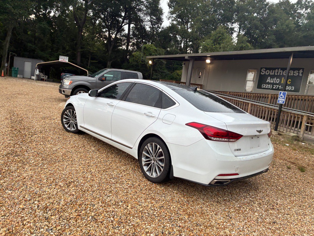 2015 Hyundai Genesis Image 7
