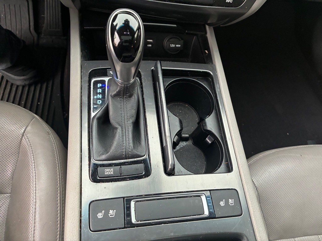 2015 Hyundai Genesis Image 13