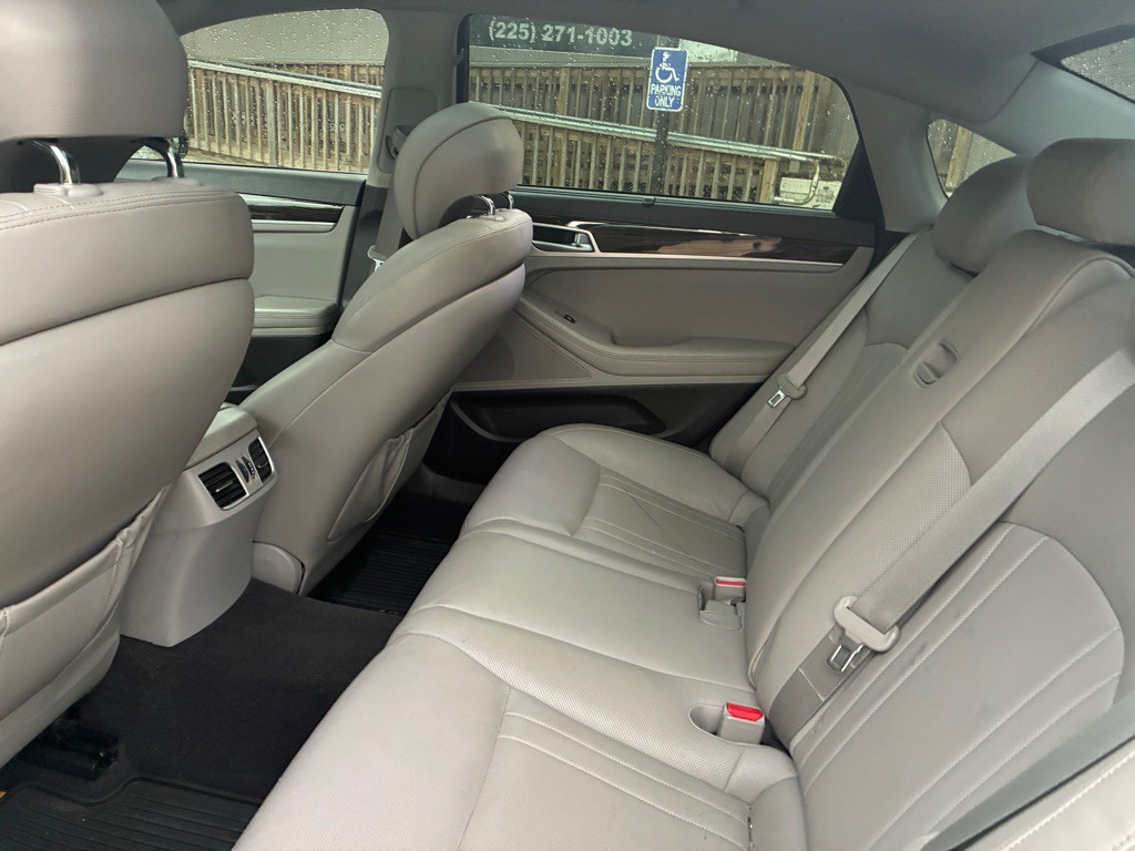 2015 Hyundai Genesis Image 14
