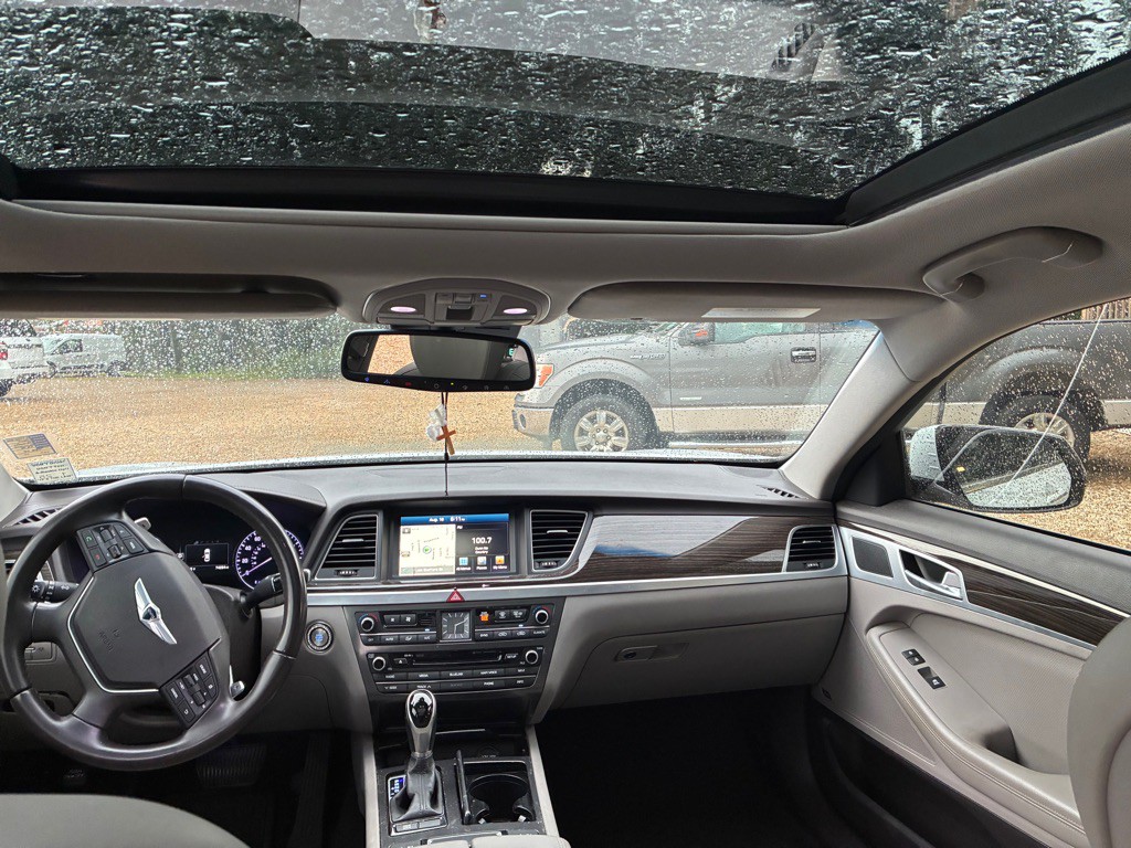 2015 Hyundai Genesis Image 16