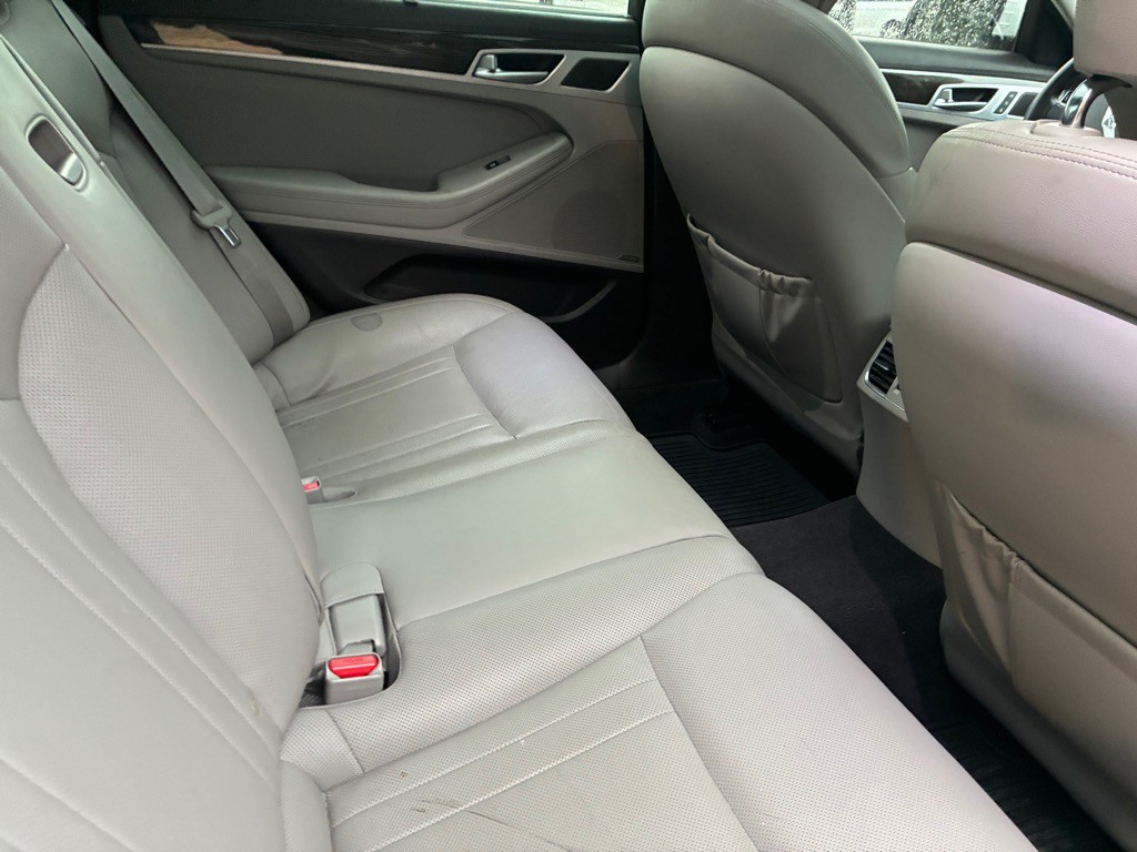 2015 Hyundai Genesis Image 19
