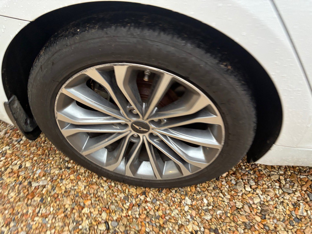 2015 Hyundai Genesis Image 26