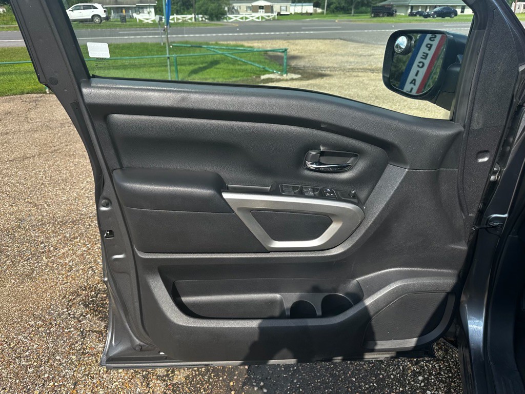 2019 Nissan Titan Image 9