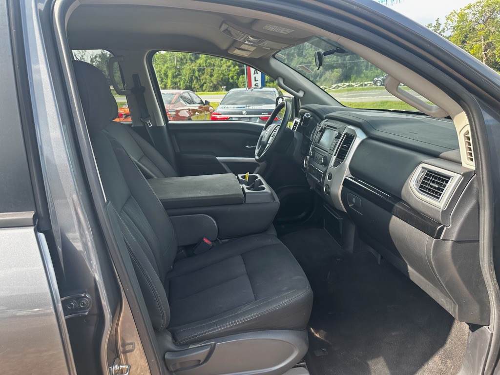 2019 Nissan Titan Image 14