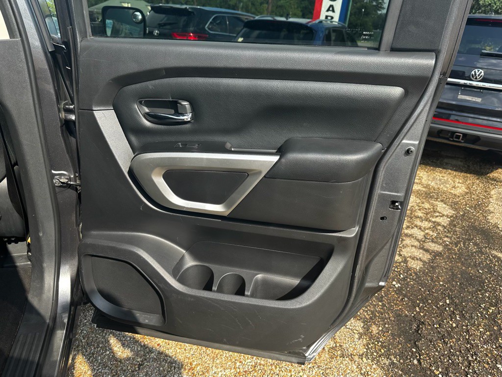 2019 Nissan Titan Image 16