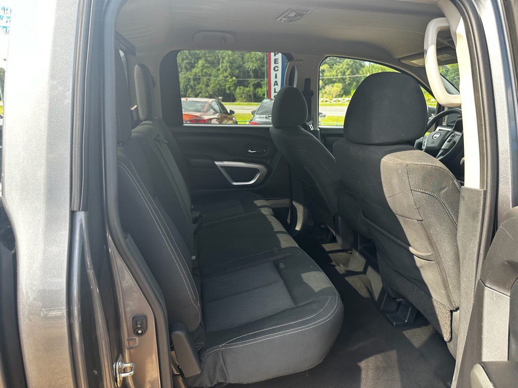 2019 Nissan Titan Image 17