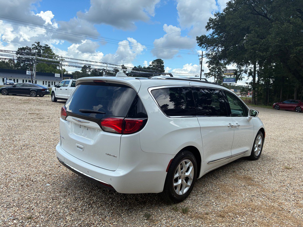 2020 Chrysler Pacifica Image 5
