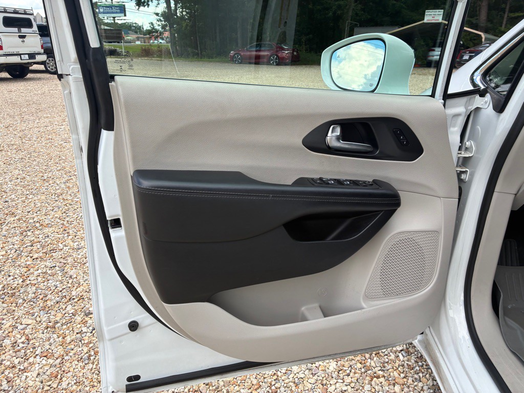 2020 Chrysler Pacifica Image 9