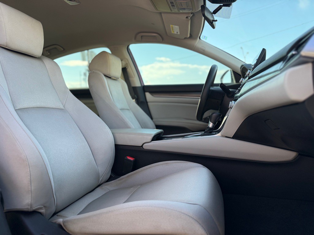2018 Honda Accord Image 13