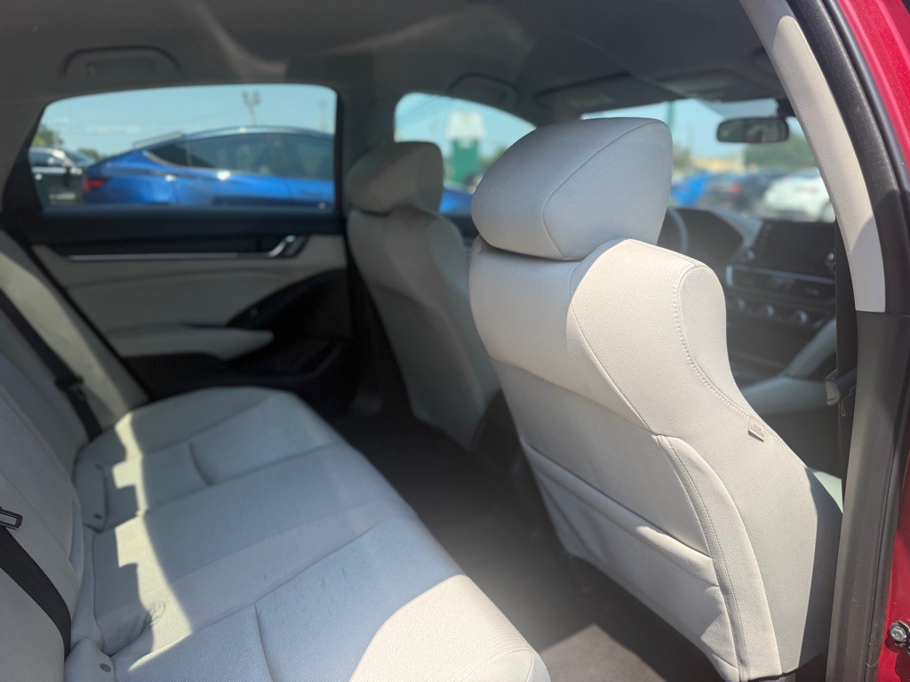2018 Honda Accord Image 16