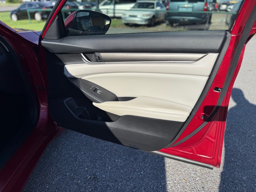 2018 Honda Accord Image 18