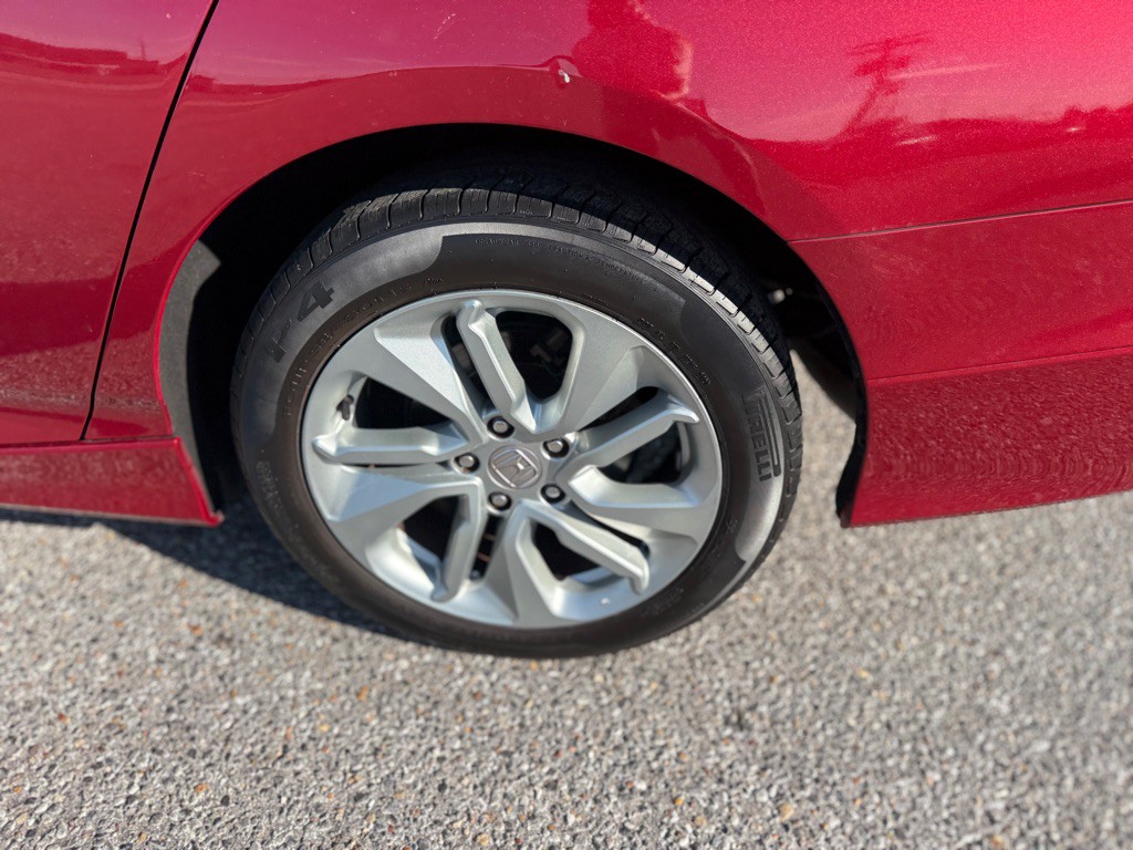 2018 Honda Accord Image 24