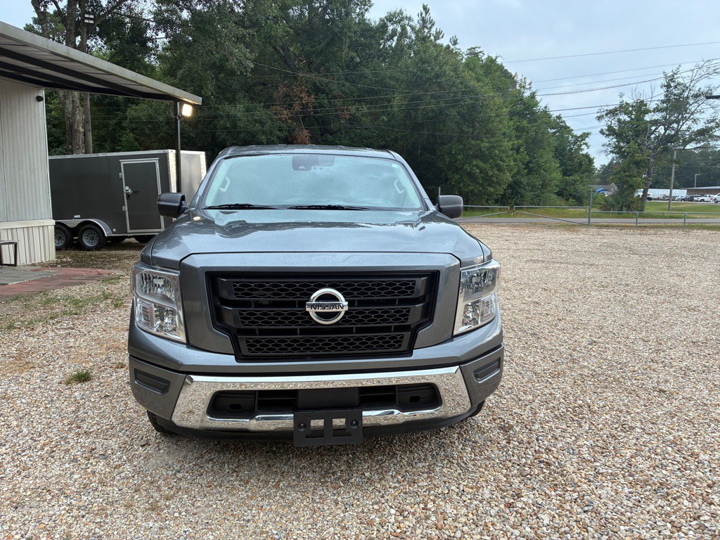2023 Nissan Titan Image 2