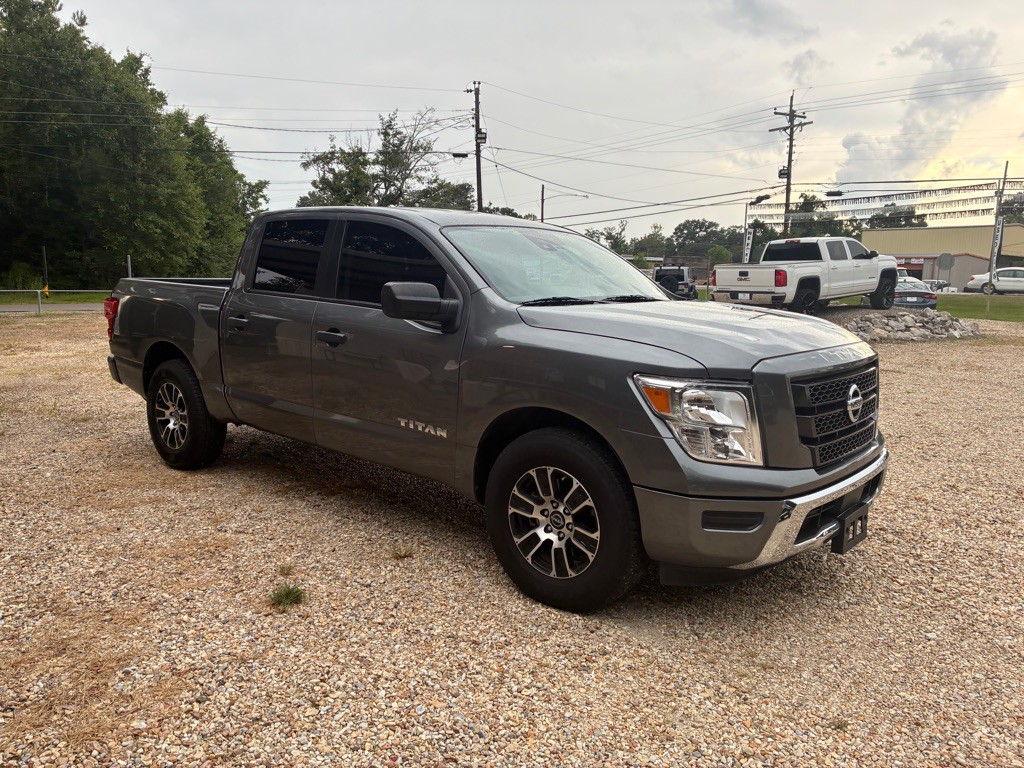 2023 Nissan Titan Image 3