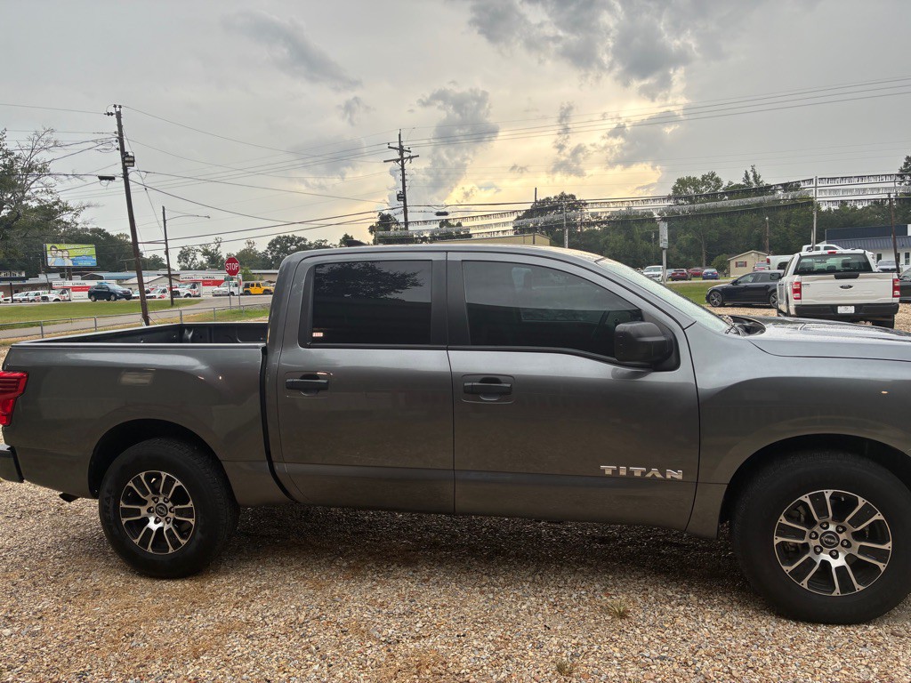 2023 Nissan Titan Image 4