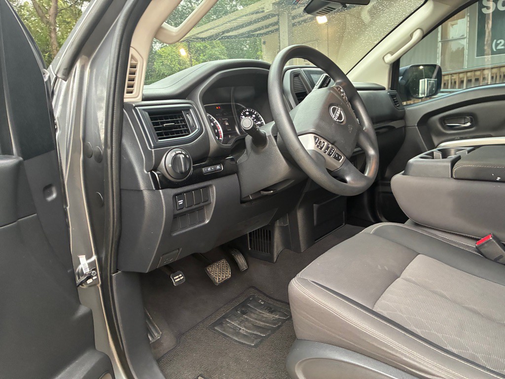 2023 Nissan Titan Image 10