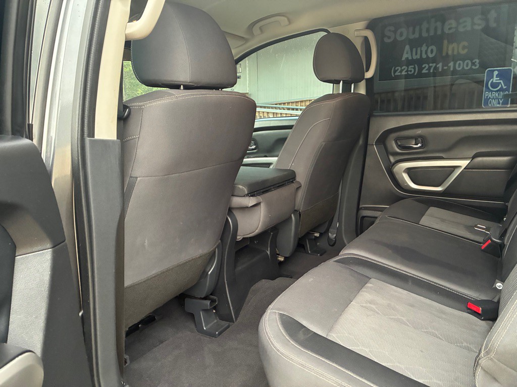 2023 Nissan Titan Image 14