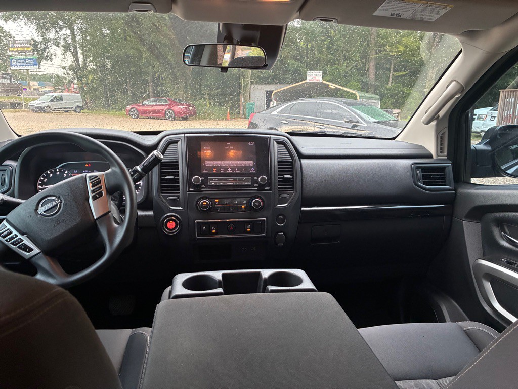 2023 Nissan Titan Image 16