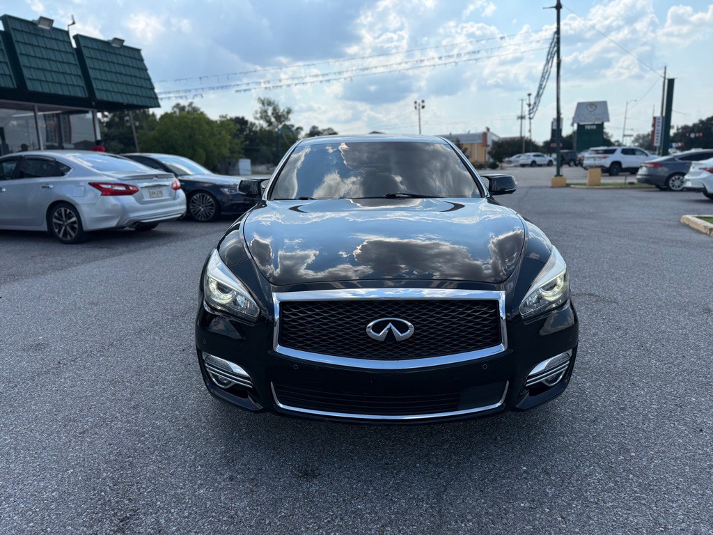 2016 INFINITI Q70 Image 2