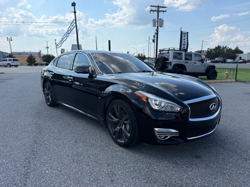 2016 INFINITI Q70 Image 3