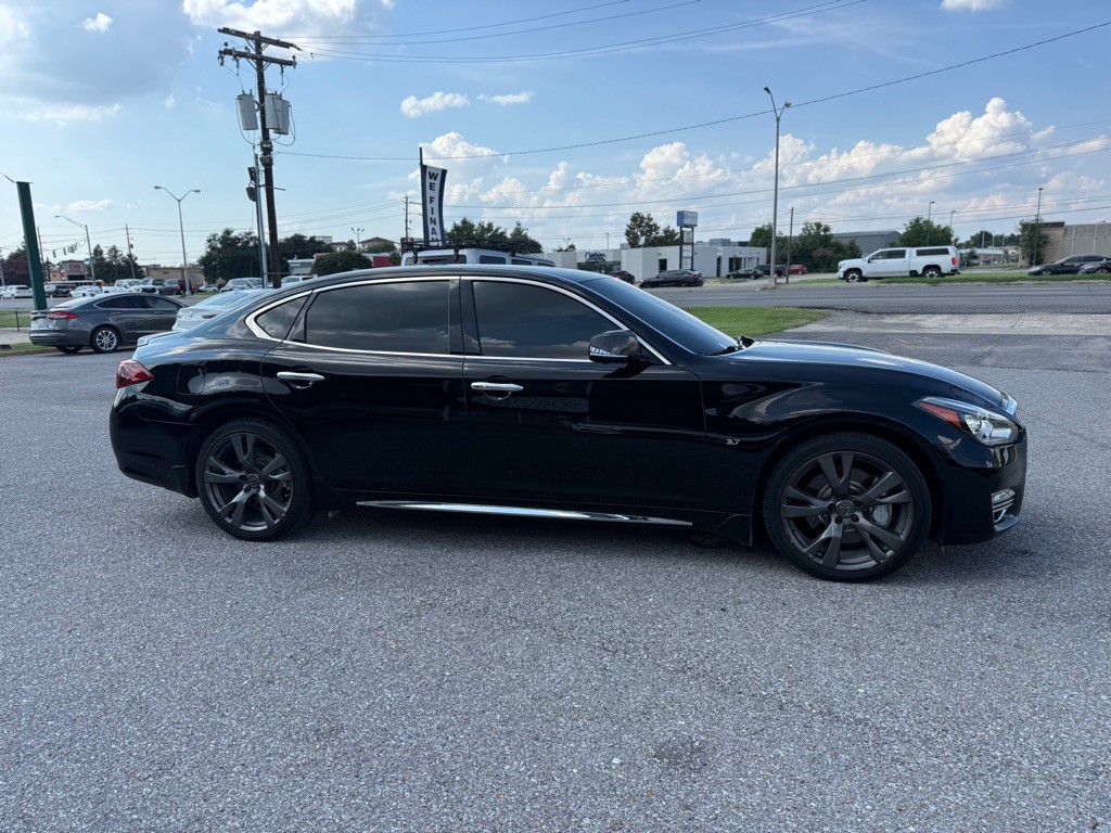 2016 INFINITI Q70 Image 4