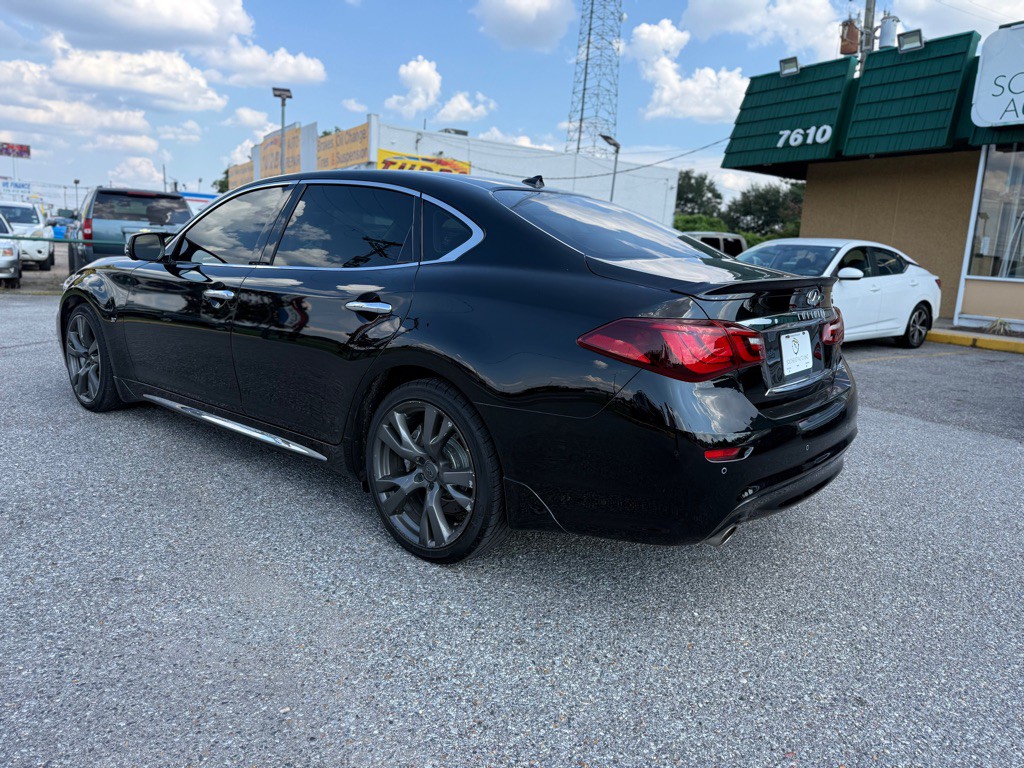 2016 INFINITI Q70 Image 7