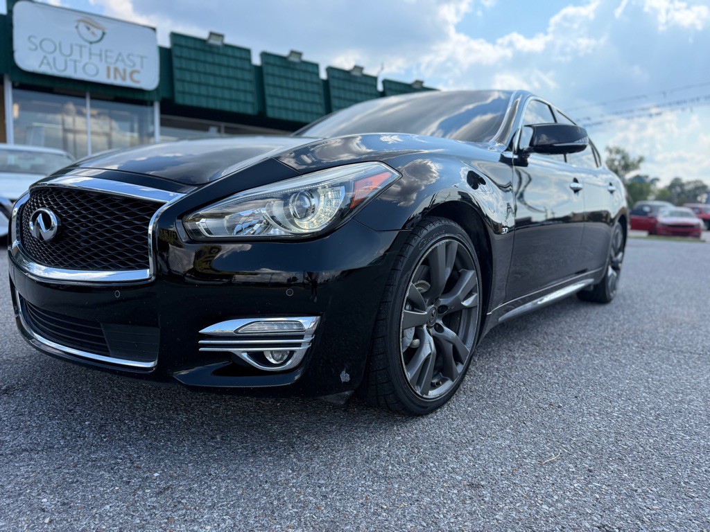 2016 INFINITI Q70 Image 10