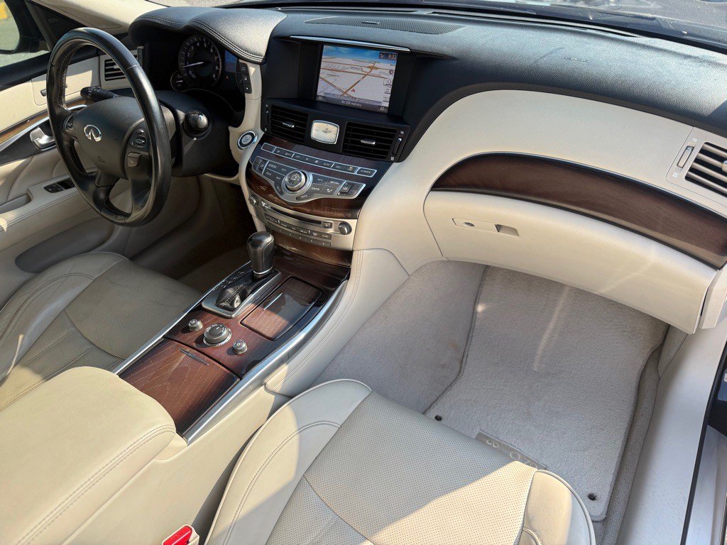 2016 INFINITI Q70 Image 16