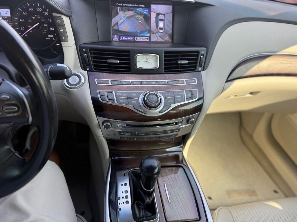 2016 INFINITI Q70 Image 26
