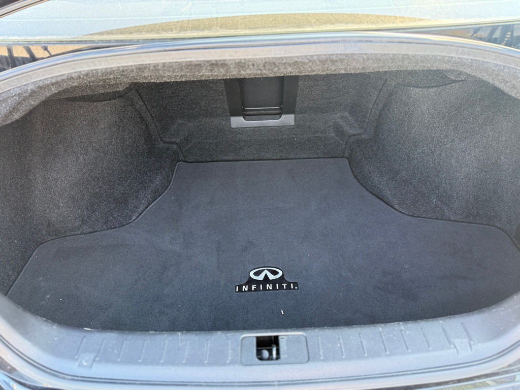 2016 INFINITI Q70 Image 27