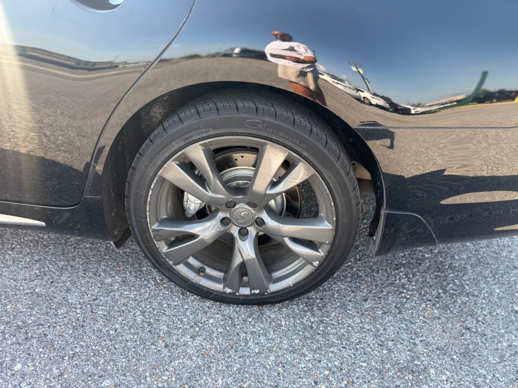 2016 INFINITI Q70 Image 30