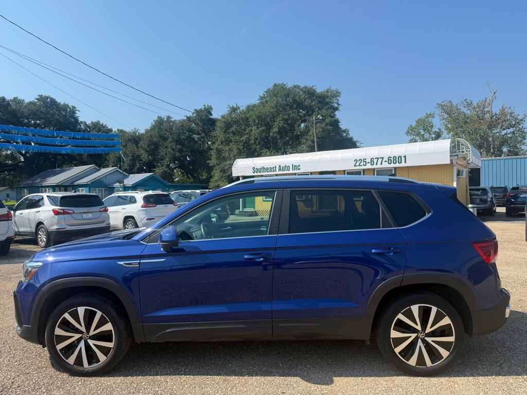2023 Volkswagen Taos Image 1