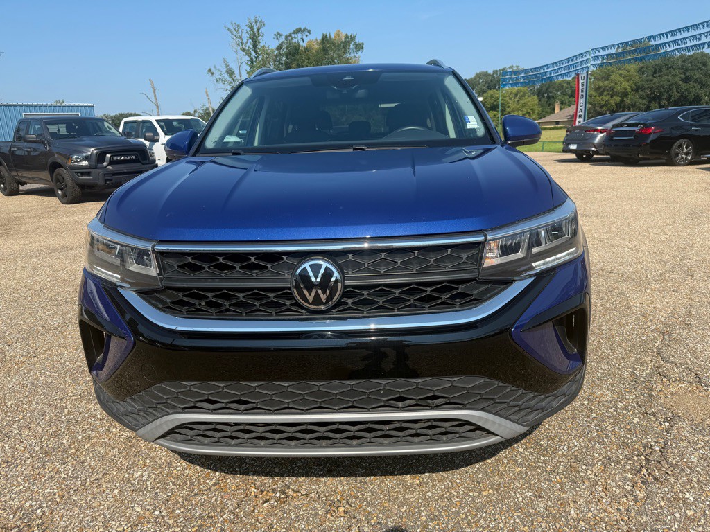 2023 Volkswagen Taos Image 2