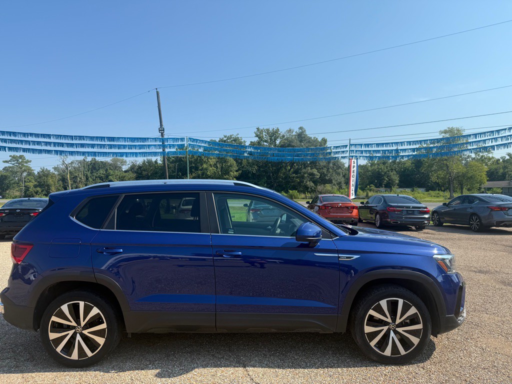 2023 Volkswagen Taos Image 3