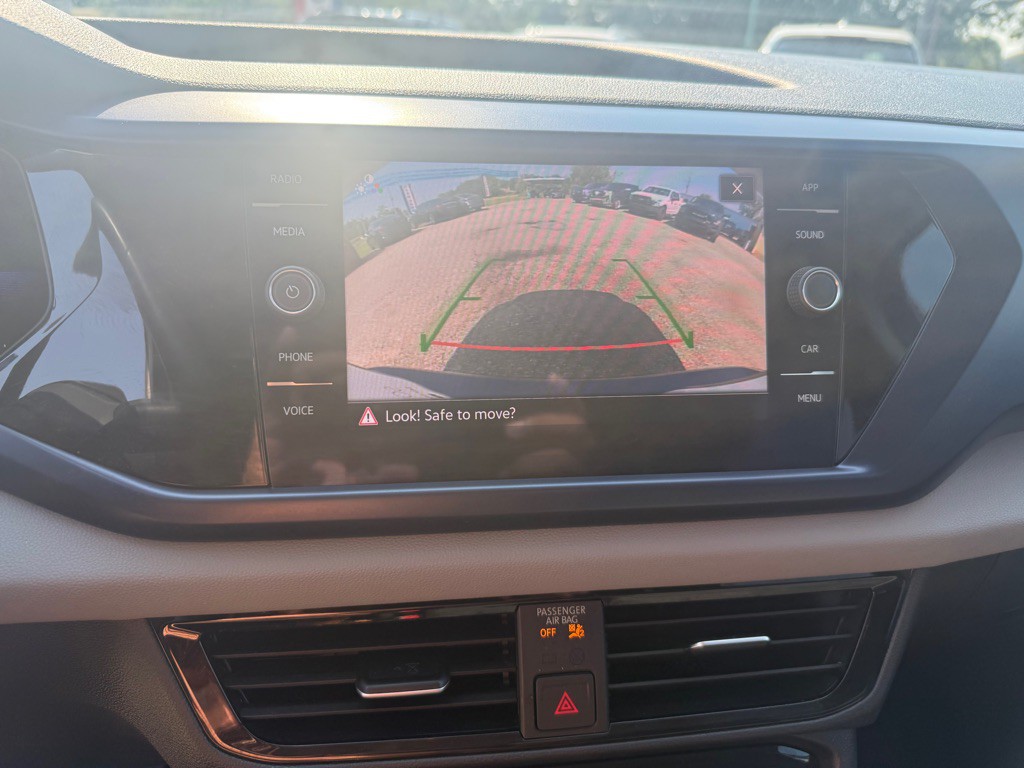2023 Volkswagen Taos Image 9