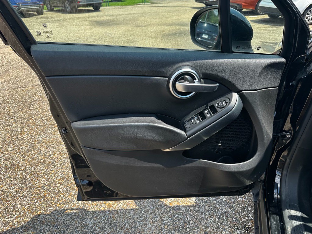 2017 FIAT 500 Image 9