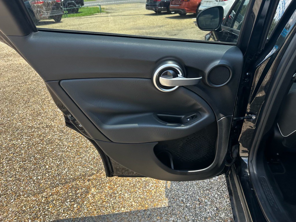 2017 FIAT 500 Image 12
