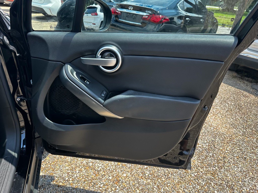 2017 FIAT 500 Image 15