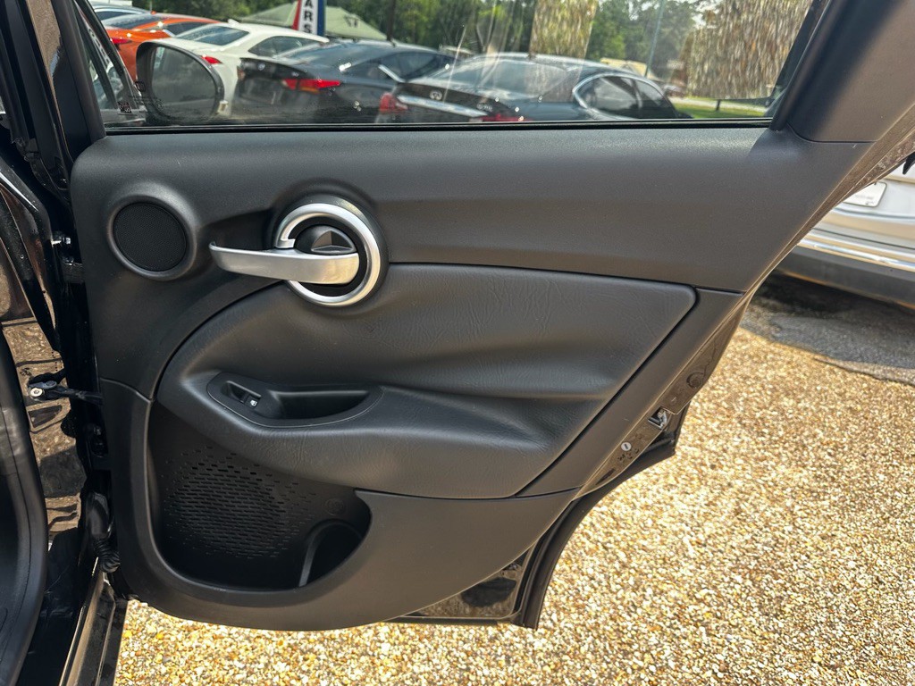 2017 FIAT 500 Image 18