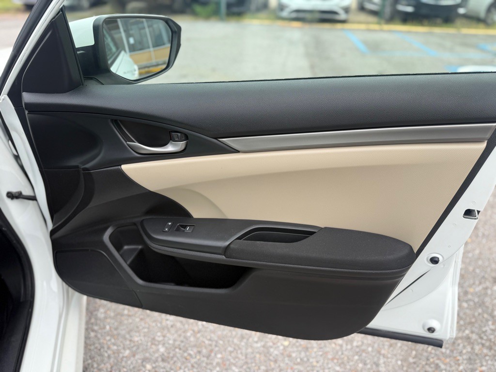 2018 Honda Civic Image 21