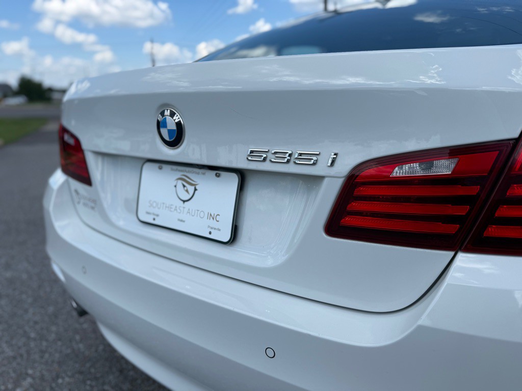 2016 BMW 5 Series Image 8
