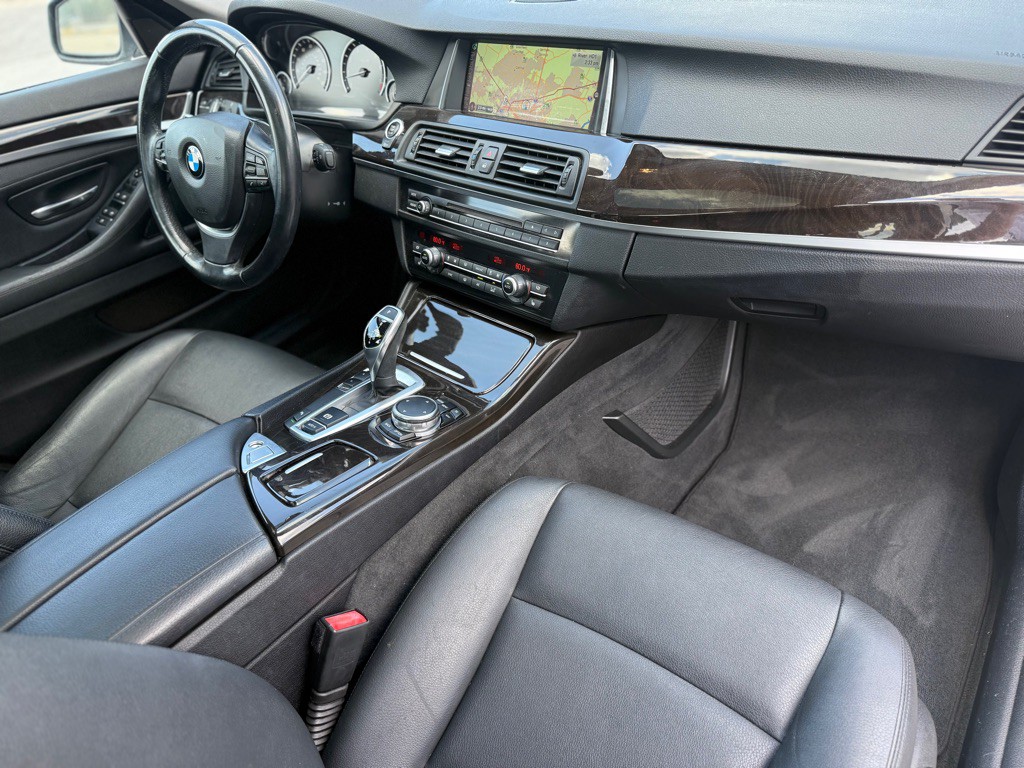 2016 BMW 5 Series Image 15
