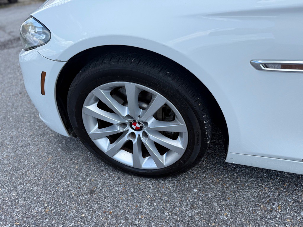 2016 BMW 5 Series Image 25