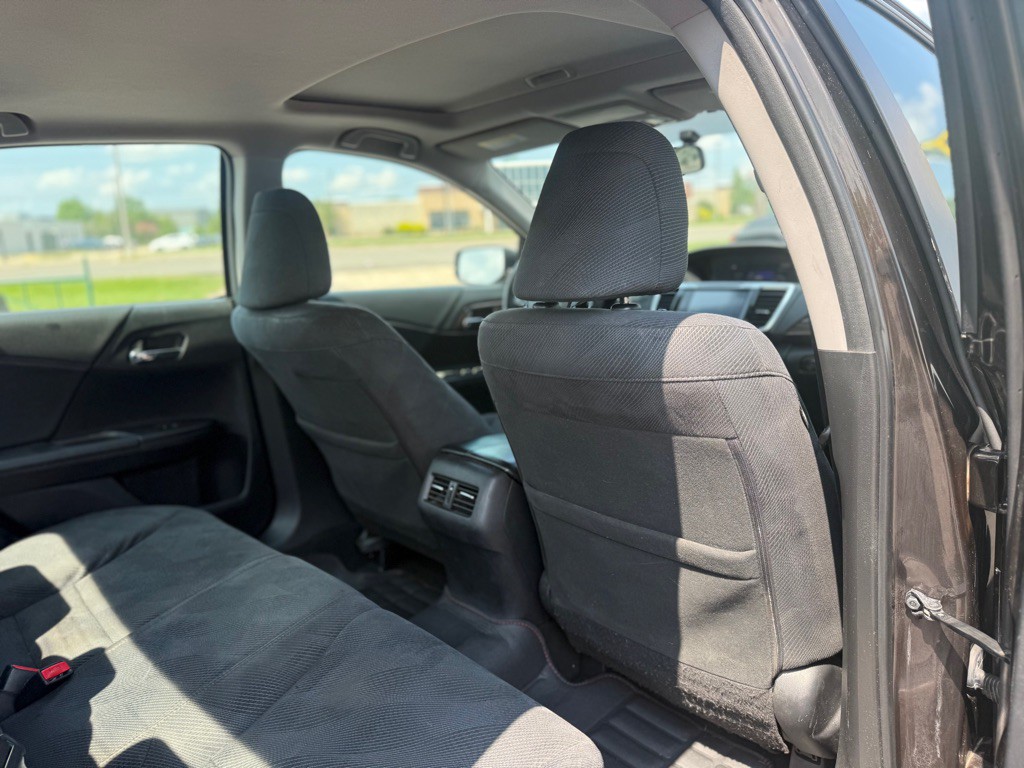 2016 Honda Accord Image 17