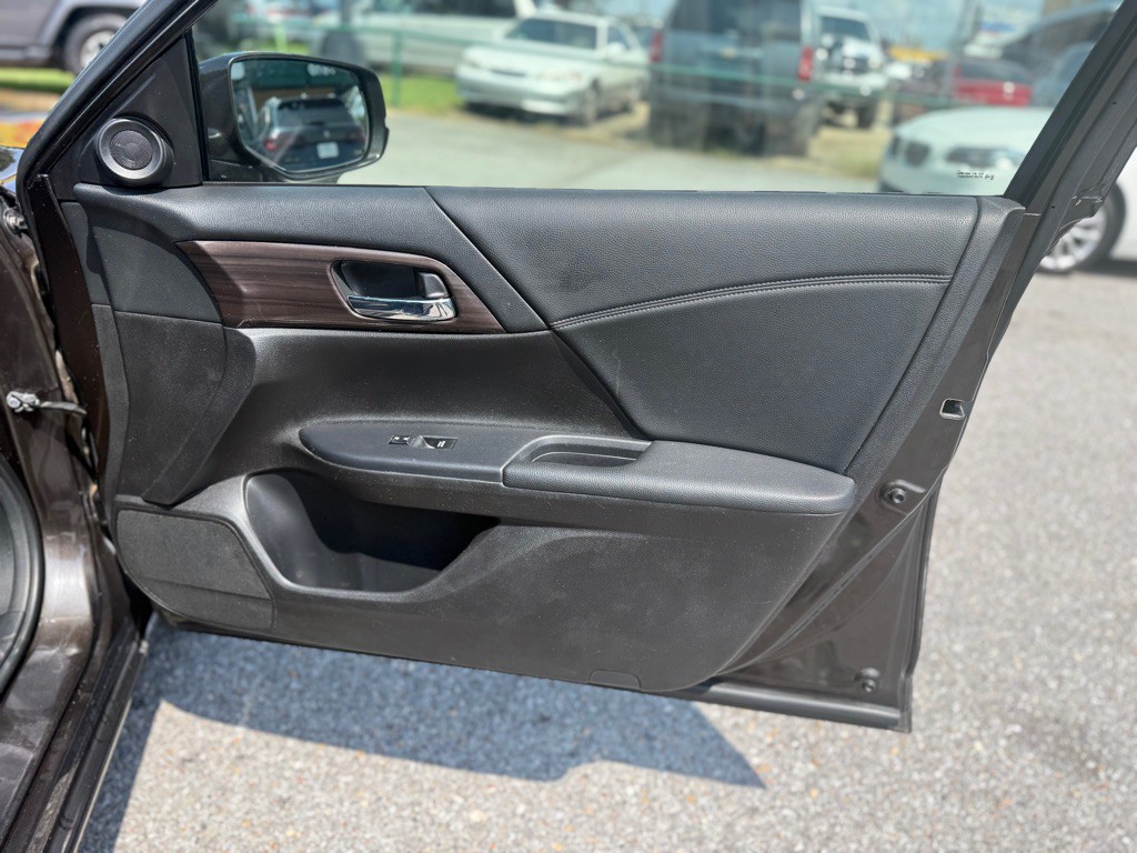 2016 Honda Accord Image 19
